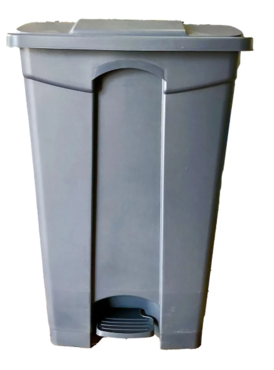 Basurero Gris con Tapa y Pedal 80L